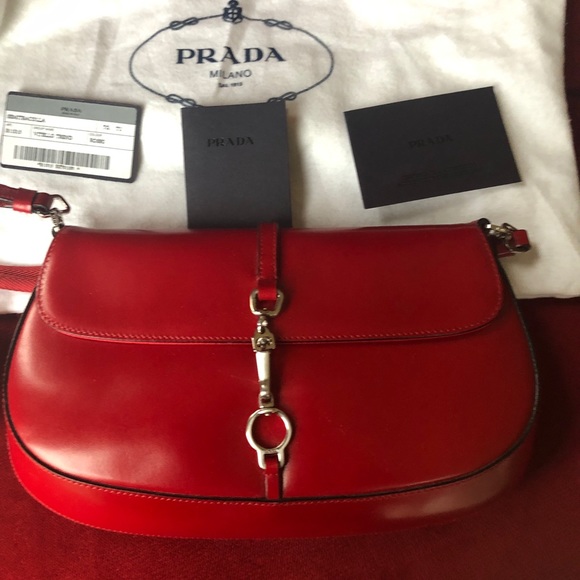 Authentic Prada slim shoulder bag in red. - Picture 4 of 13